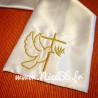 Motif de broderie "Colombe, croix et branche d'olivier"