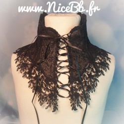 Corset de cou en guipure noire