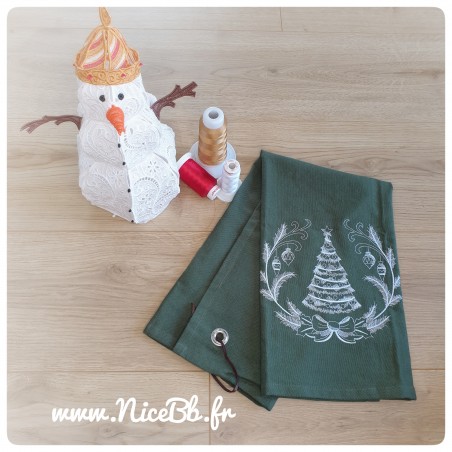 Torchon de cuisine vert sapin avec broderie Noël (Modèle au choix)