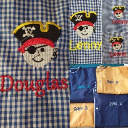 Service de broderie sur tablier d'écolier