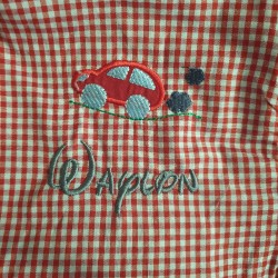Service de broderie sur tablier d'écolier