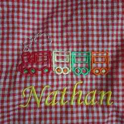 Service de broderie sur tablier d'écolier