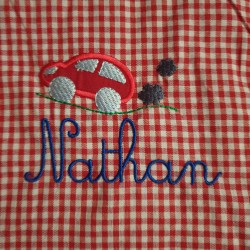 Service de broderie sur tablier d'écolier