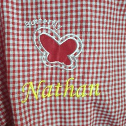 Service de broderie sur tablier d'écolier