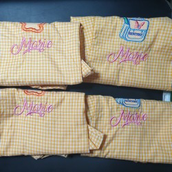 Service de broderie sur tablier d'écolier
