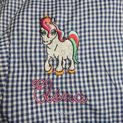 Service de broderie sur tablier d'écolier