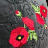 Coussin en velours avec broderie "coquelicots" - 50x50cm