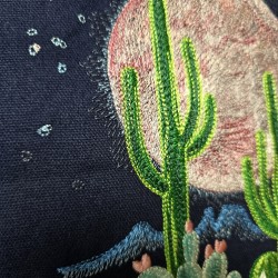 Coussin en coton bleu marine avec broderie "pleine lune dans le désert" - 40x40cm