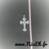 Pendentif croix en broderie fine - blanc ou noir au choix